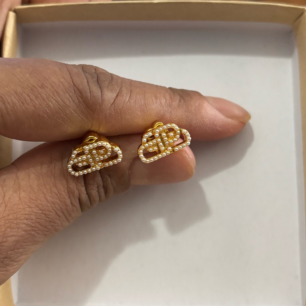 RARE Balenciaga pearl studs